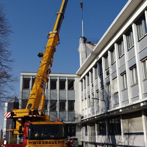 IMI Norgren, Stuttgart - 25m Abgasleitung am Stück mit Kran versetzt