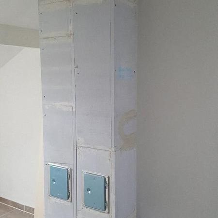 Zwei Leichtbauschornsteine für Pellets-/und Kaminofen nebeneinander installiert