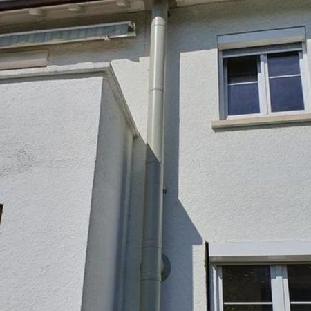 Edelstahlschornstein in grau für den Anschluss eines Kaminofens